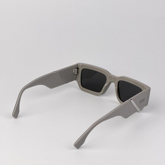 Fendi DIAGONAL Sunglasses – Grey Rectangle Frame Grey Mirror |Model FE40131I 20C - Picture 6 of 9